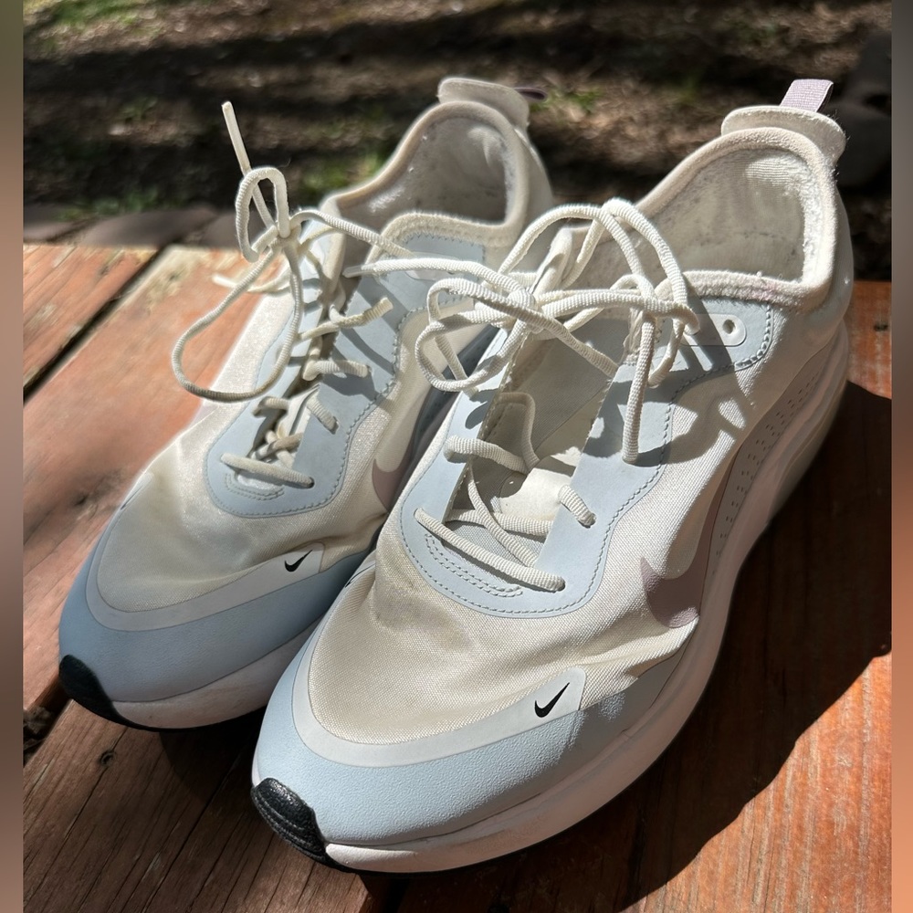Women’s Nike Tennis Shoes